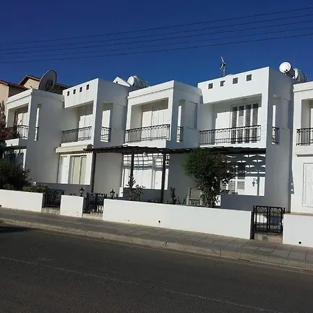 Sunny Coast Apartment Paralimni Exterior photo